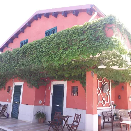 فندق مبيت وإفطار Casale Terra Sole 3*